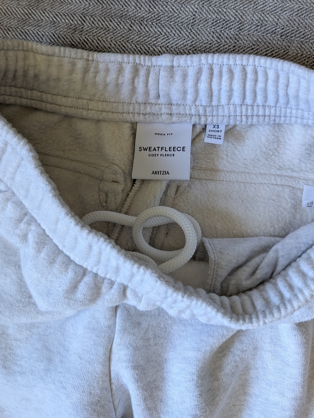 ARITZIA Light Gray Cargo Sweatpants - Picture 3 of 3